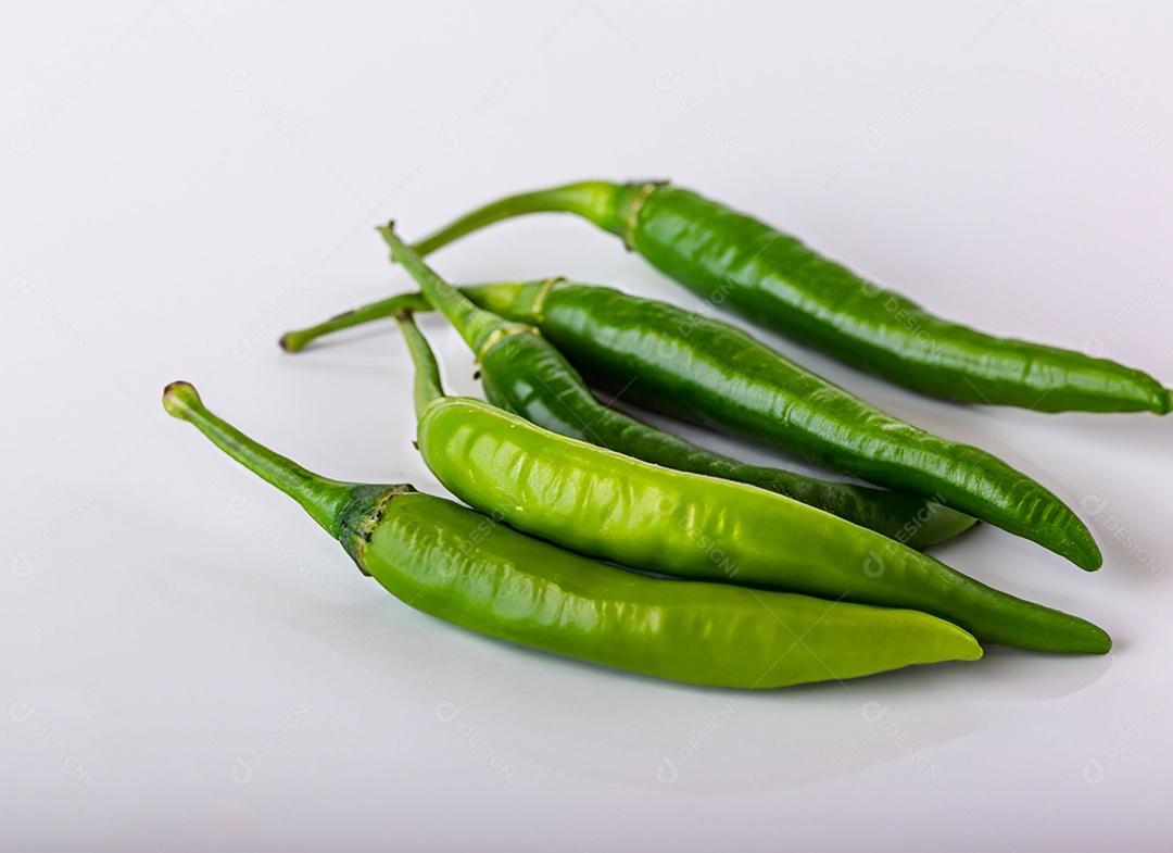 Pimentão Verde Em Fundo Branco
