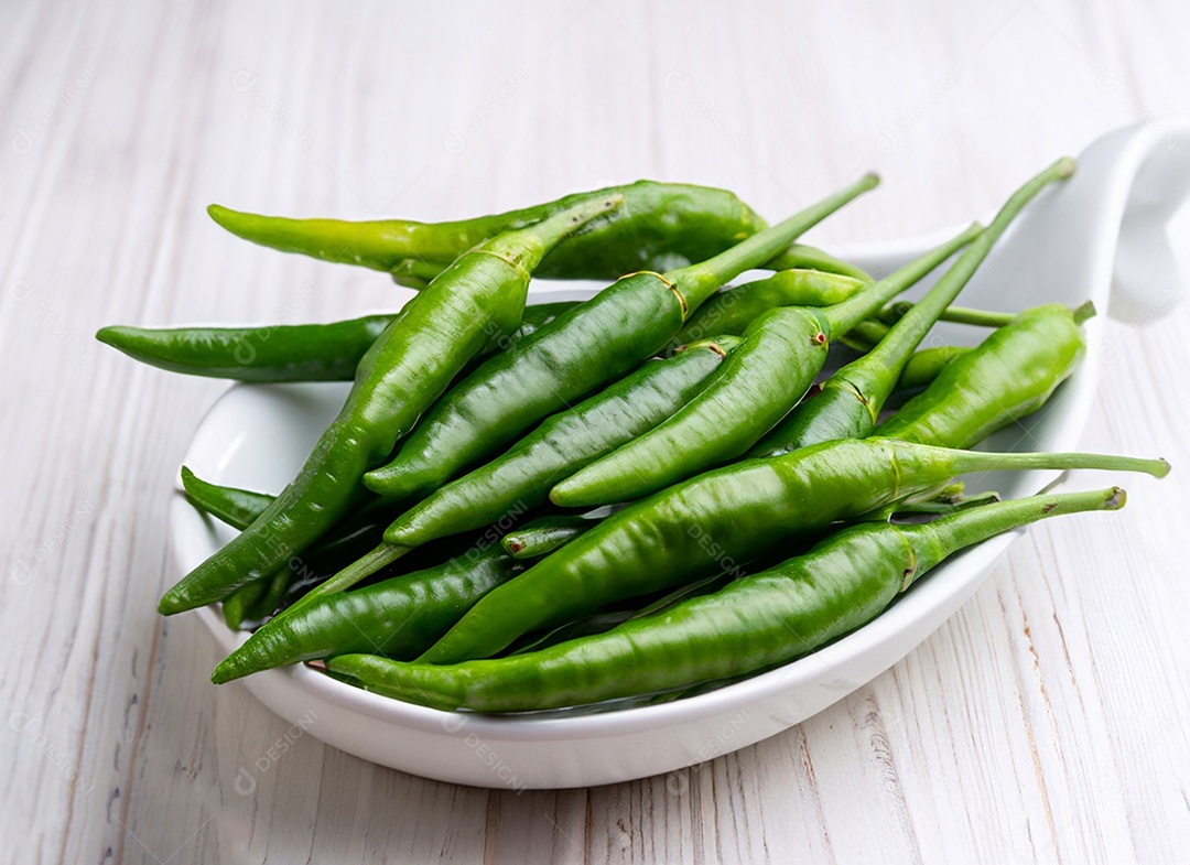 Pimentão Verde Em Fundo Branco