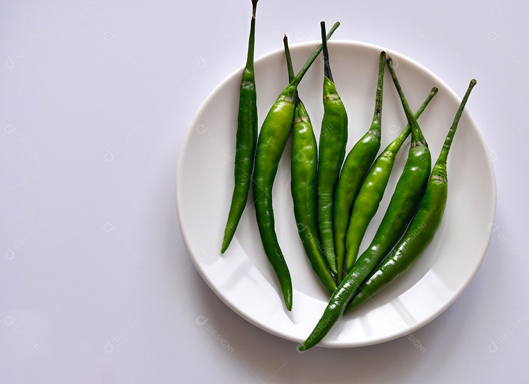 Pimentão Verde Em Fundo Branco