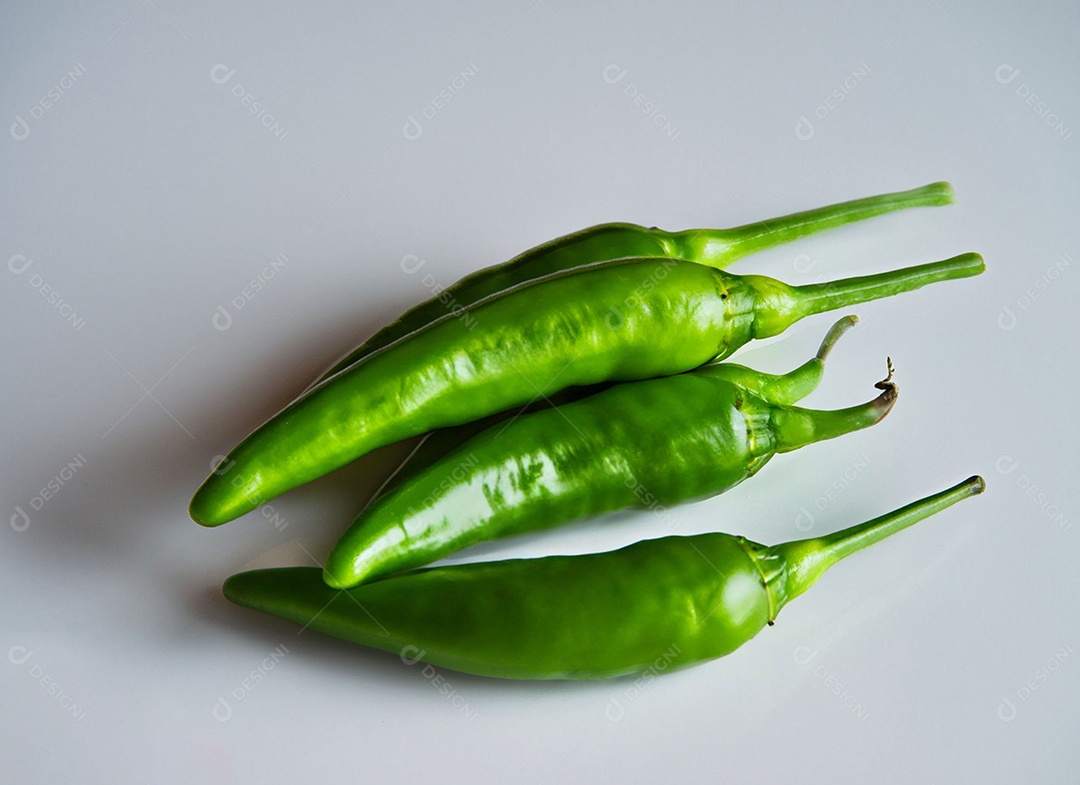 Pimentão Verde Em Fundo Branco