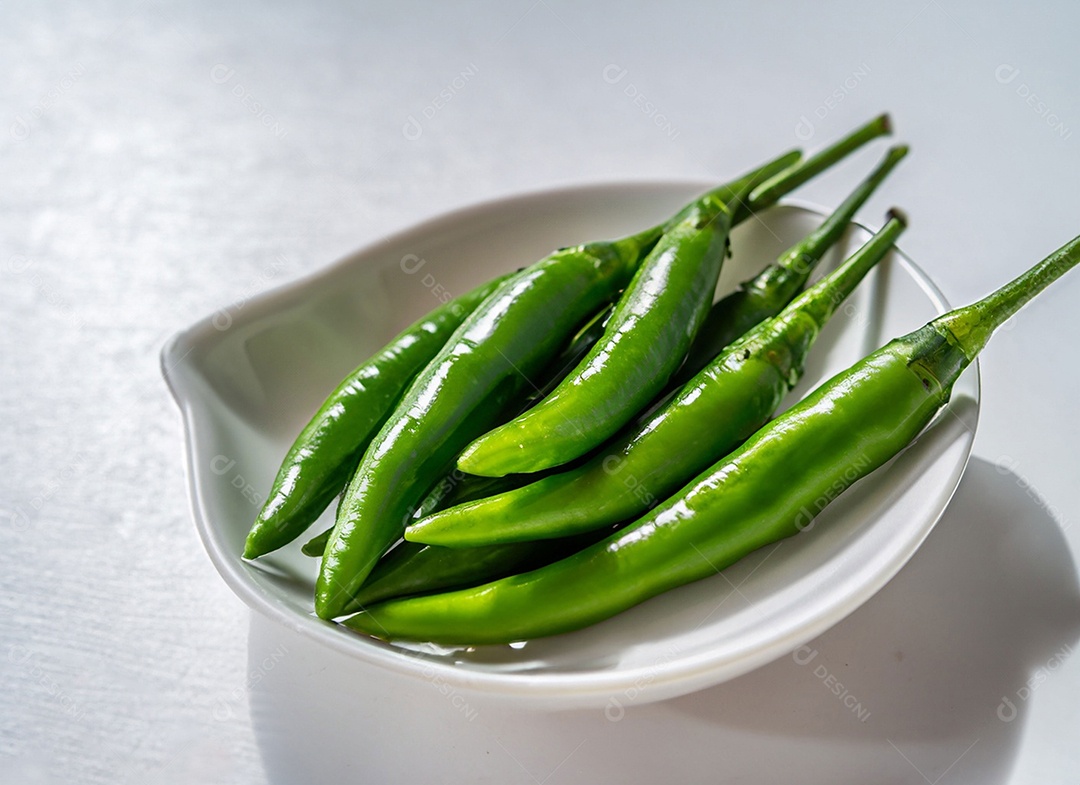 Pimentão Verde Em Fundo Branco