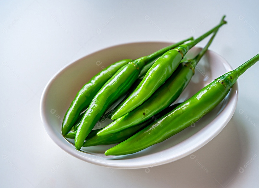 Pimentão Verde Em Fundo Branco