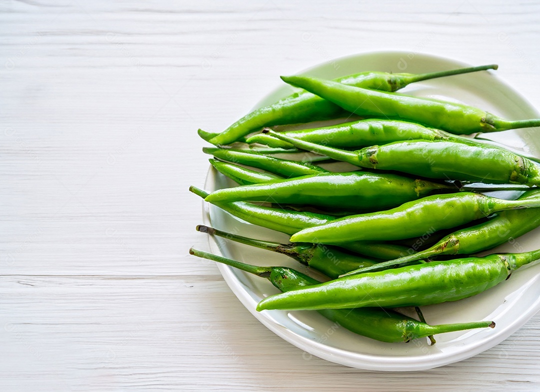 Pimentão Verde Em Fundo Branco