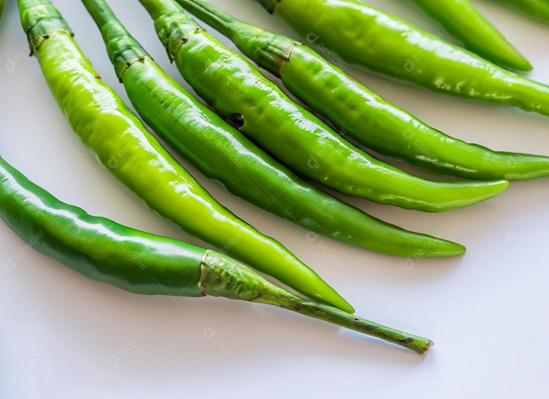 Pimentão Verde Em Fundo Branco