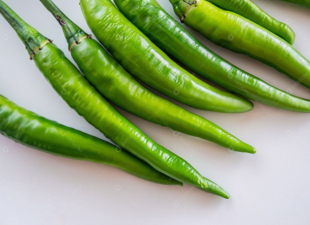 Pimentão Verde Em Fundo Branco