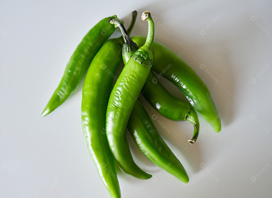 Pimentão Verde Em Fundo Branco