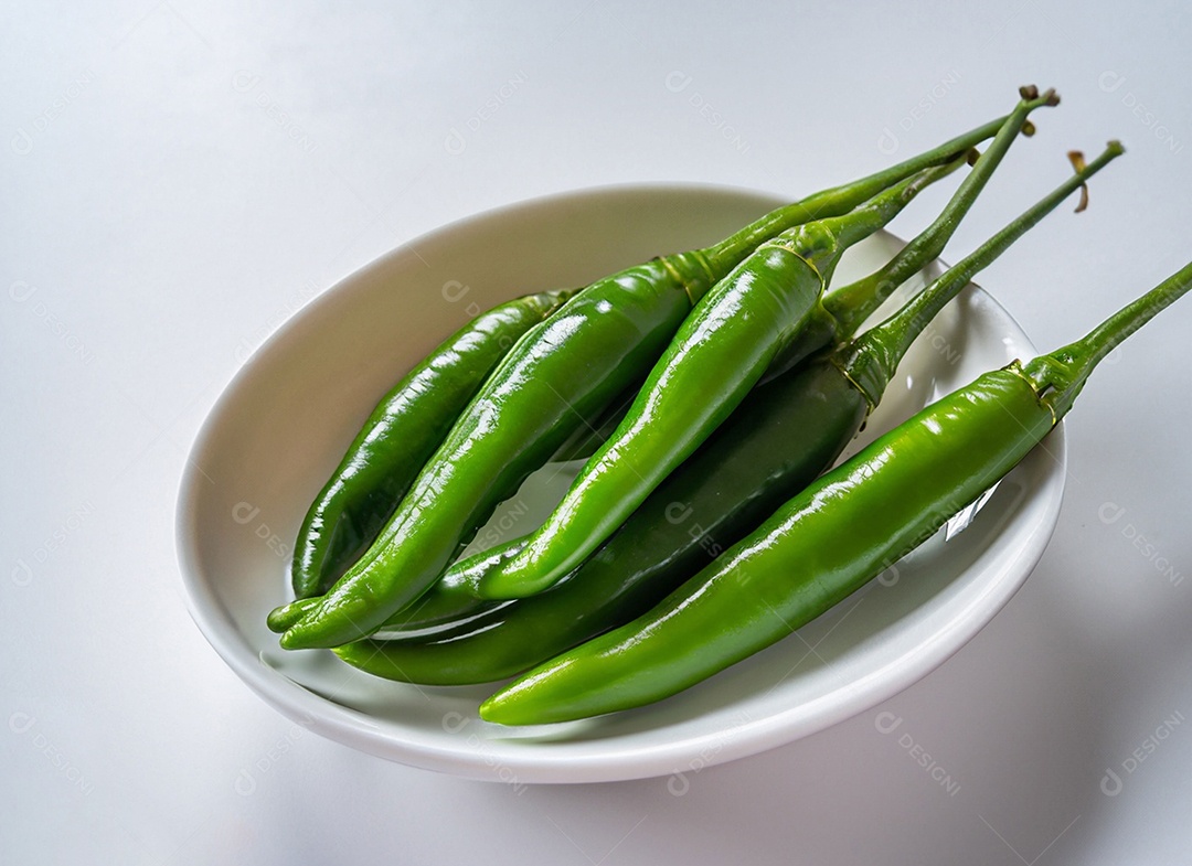 Pimentão Verde Em Fundo Branco