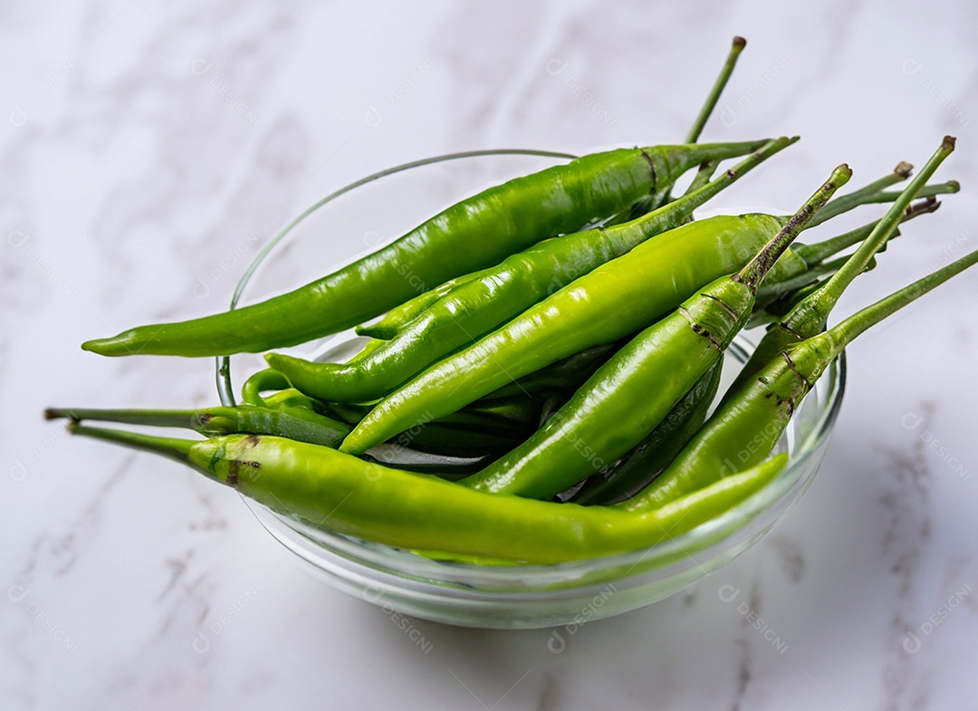 Pimentão Verde Em Fundo Branco