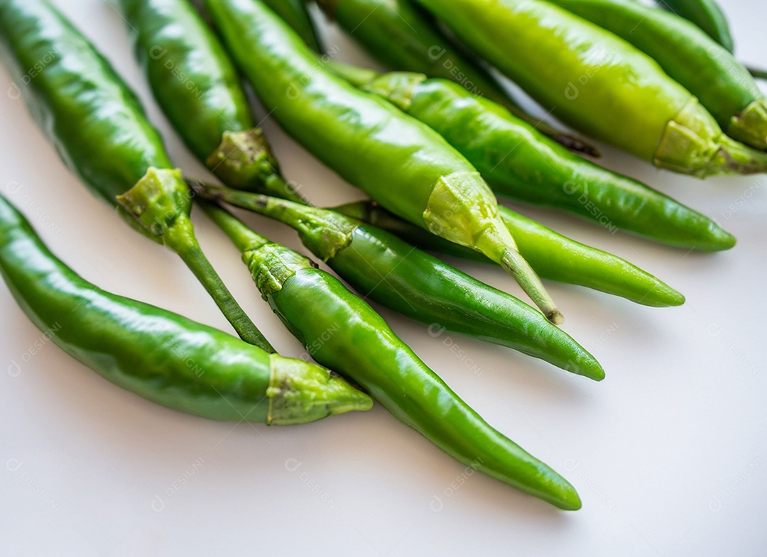 Pimentão Verde Em Fundo Branco