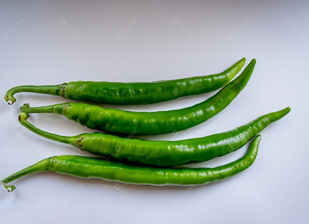 Pimentão Verde Em Fundo Branco