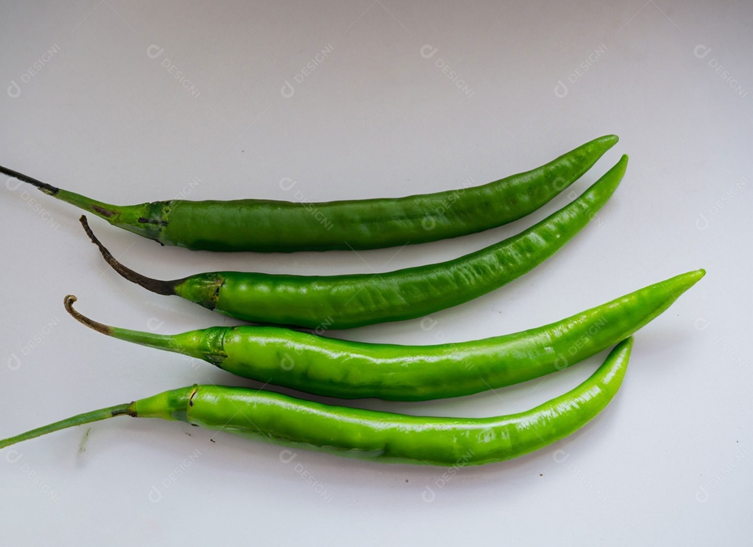 Pimentão Verde Em Fundo Branco