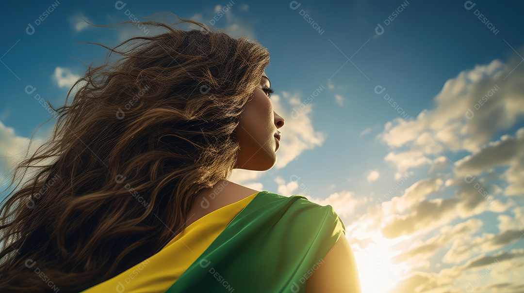 Uma bela jovem sorrindo abraçando uma bandeira brasileira no Dia da Independência do Brasil