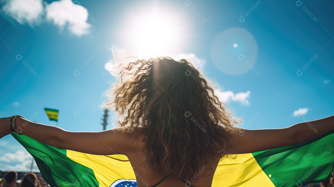Uma bela jovem sorrindo abraçando uma bandeira brasileira no Dia da Independência do Brasil