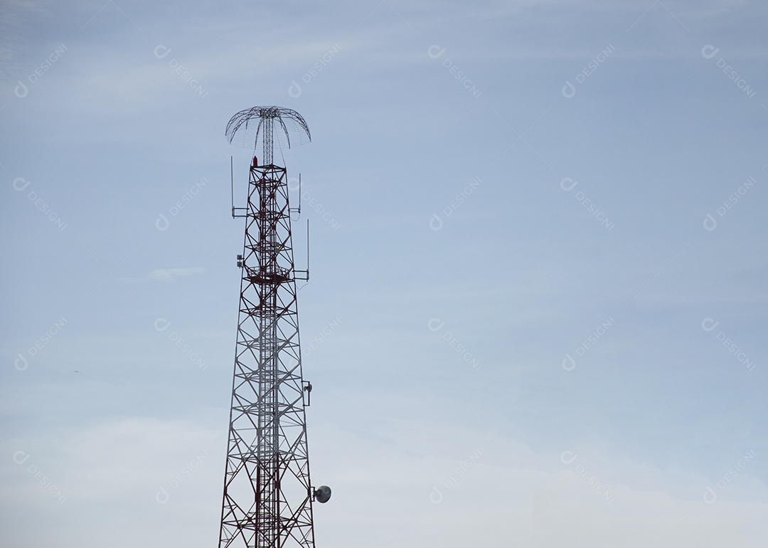 A antena do transceptor na parte superior está equipada com um pára raios