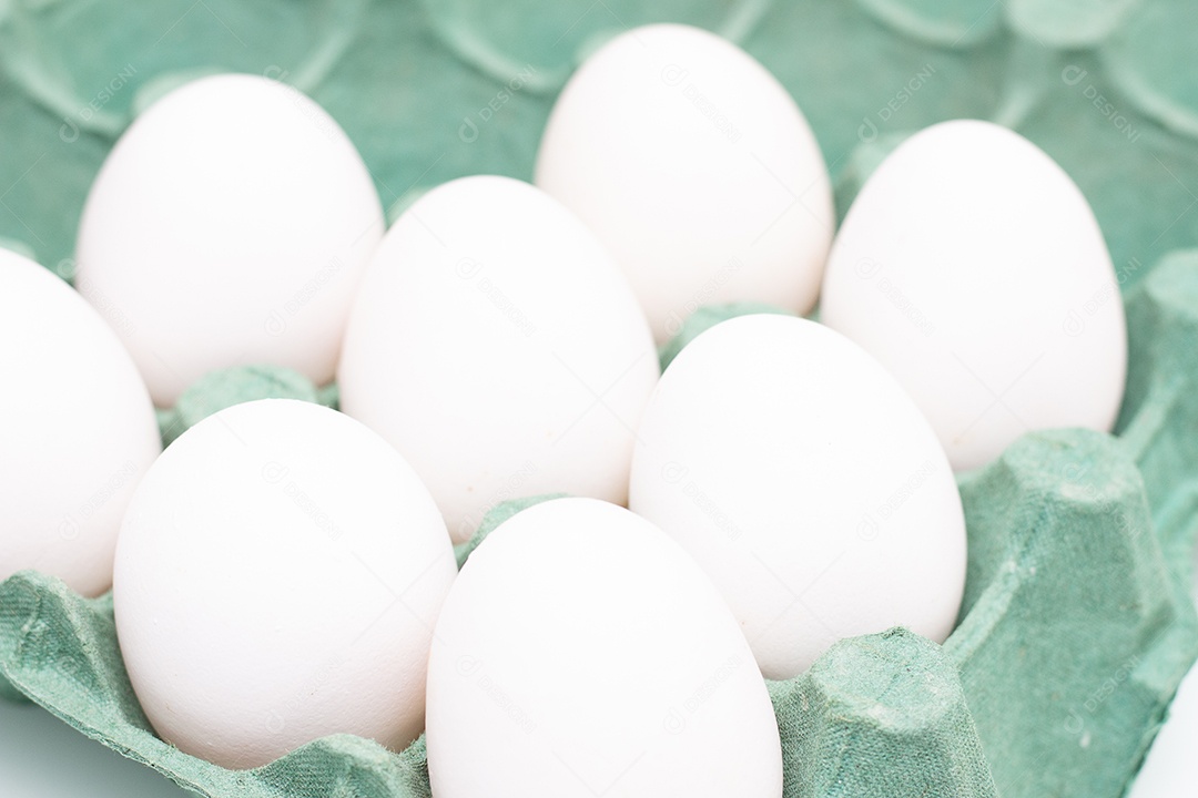 Forma de papelão com ovos dentro
