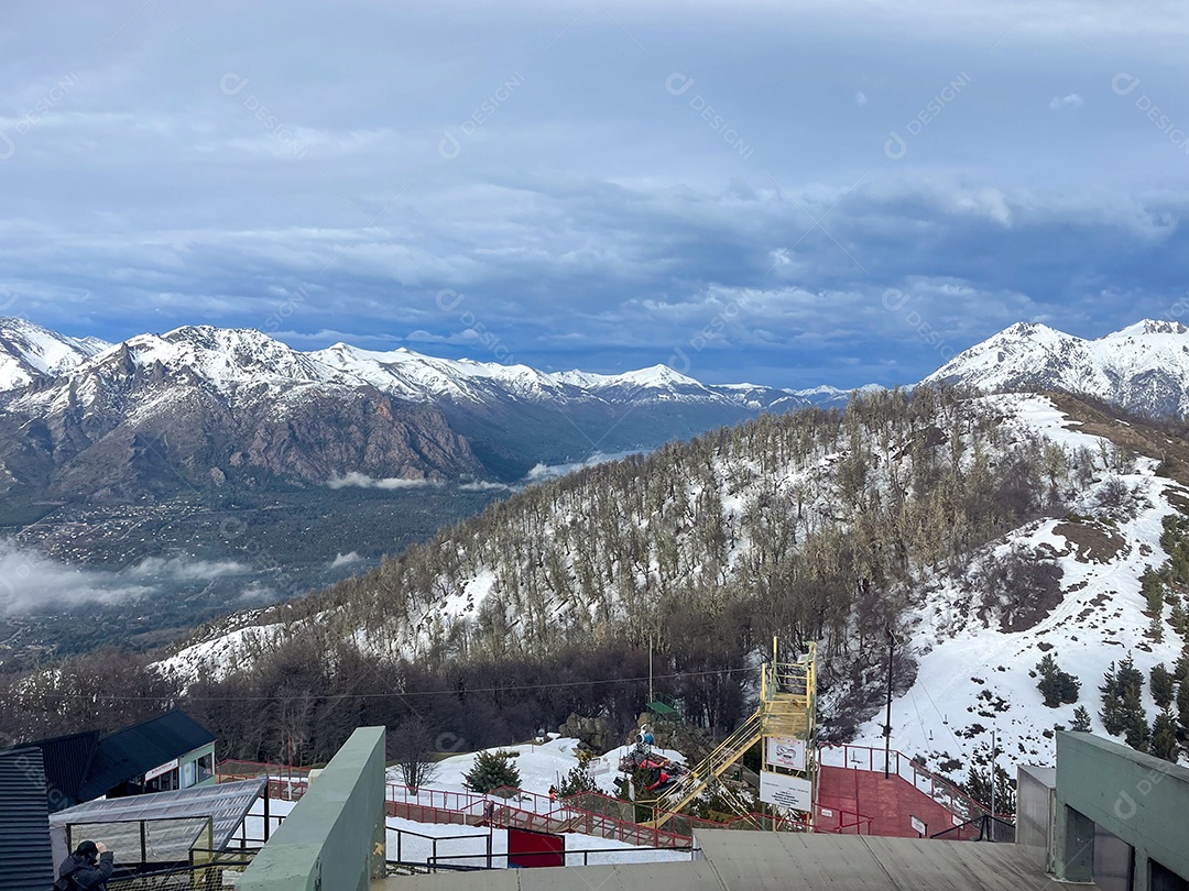 Linda paisagem turistas.