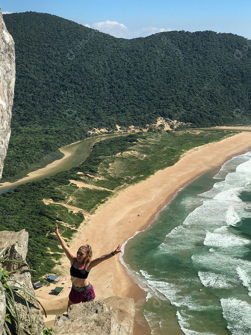 Linda mulher viajando turistica.