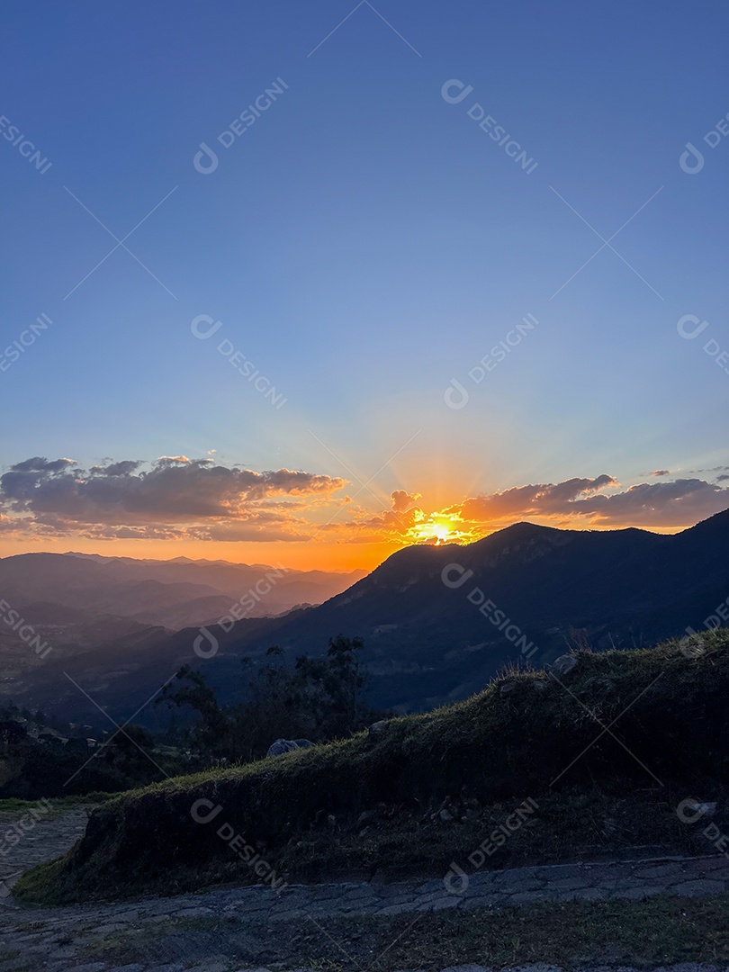 Linda paisagem turistas.