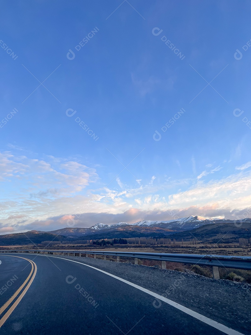 Linda paisagem turistas.