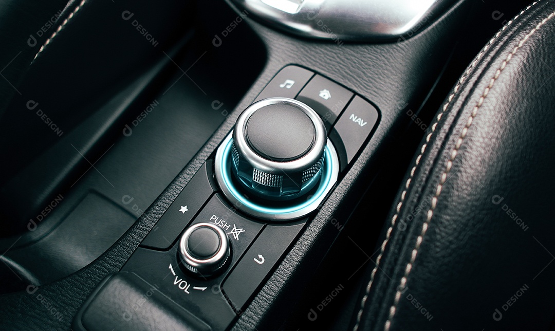 Botões no interior de um carro