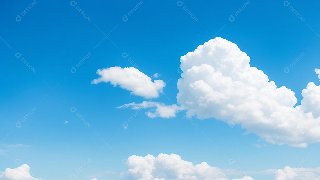 Nuvens brancas em céu azulado perfeito