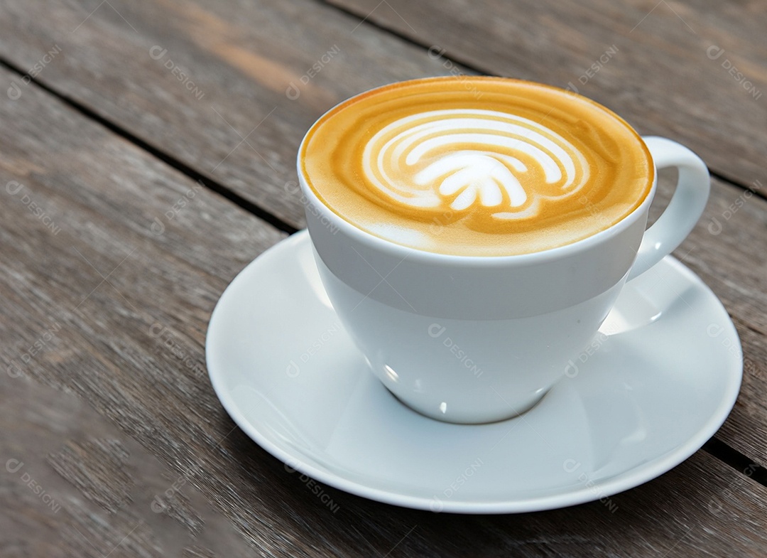 Xícara de café com leite na mesa de madeira Dia internacional do café