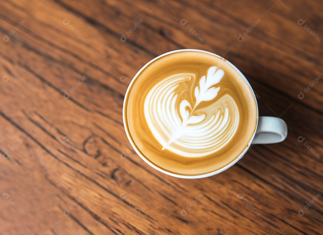 Xícara de café com leite na mesa de madeira Dia internacional do café