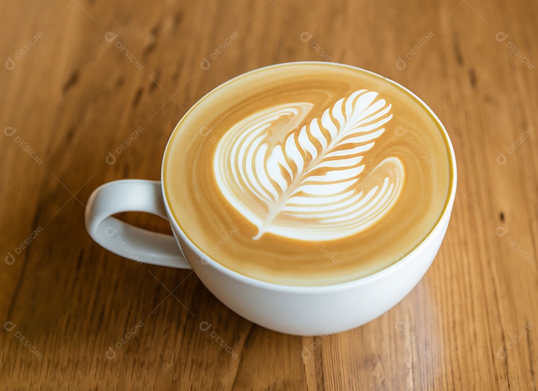 Xícara de café com leite na mesa de madeira Dia internacional do café