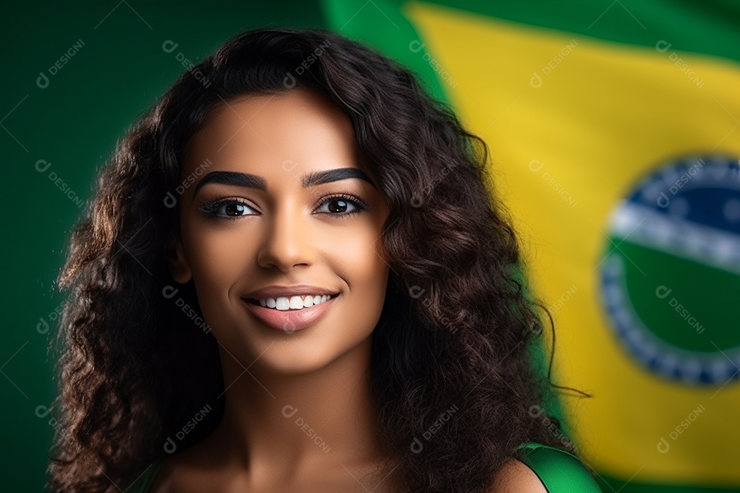 Mulher sorridente em comemoração do 7 de setembro