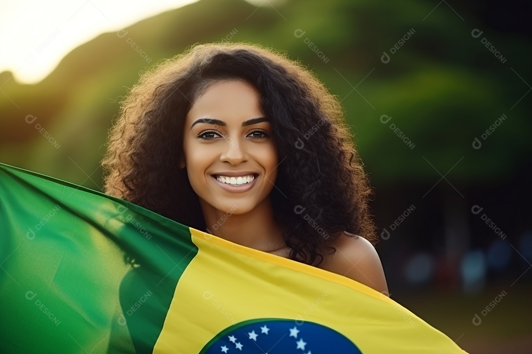 Mulher sorridente em comemoração do 7 de setembro