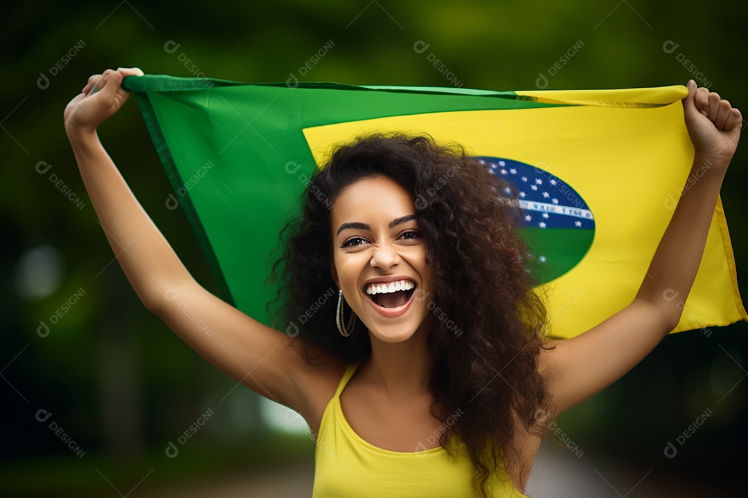 Mulher sorridente em comemoração do 7 de setembro