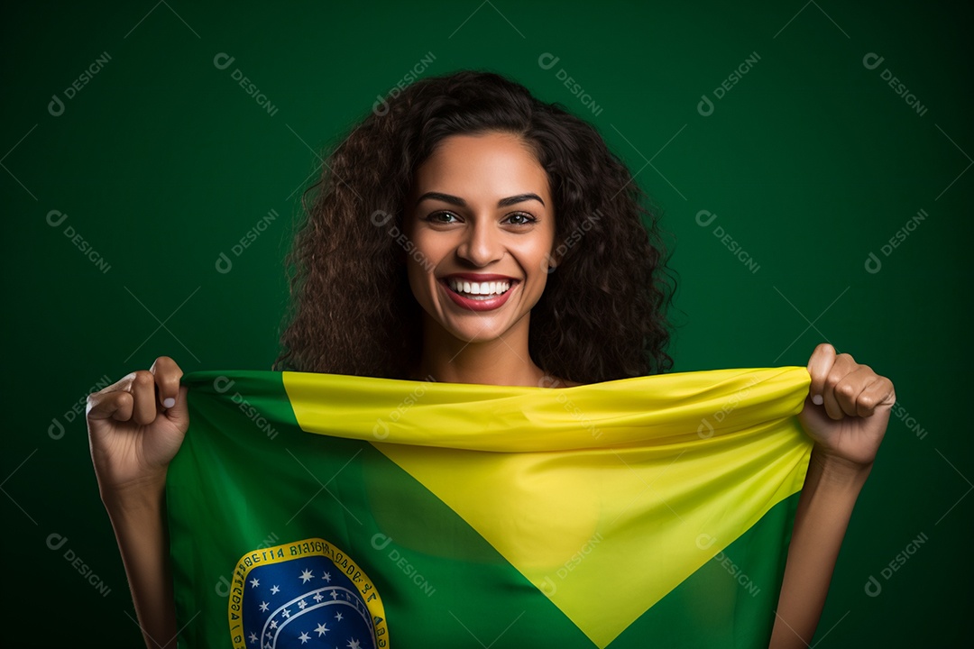 Mulher sorridente em comemoração do 7 de setembro