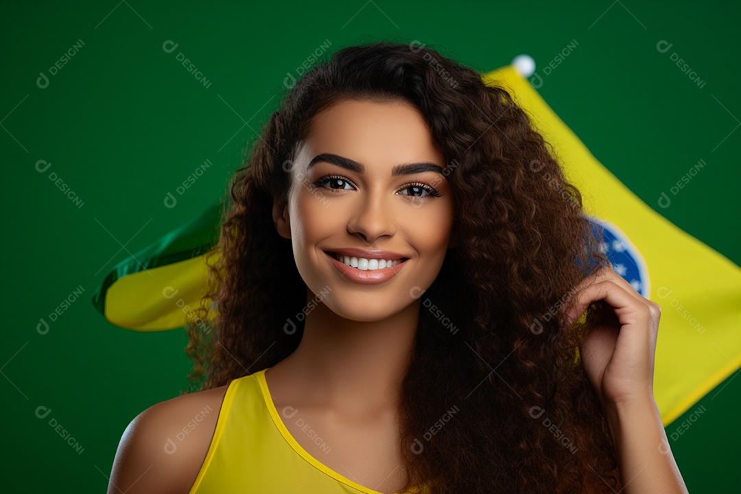 Mulher sorridente em comemoração do 7 de setembro