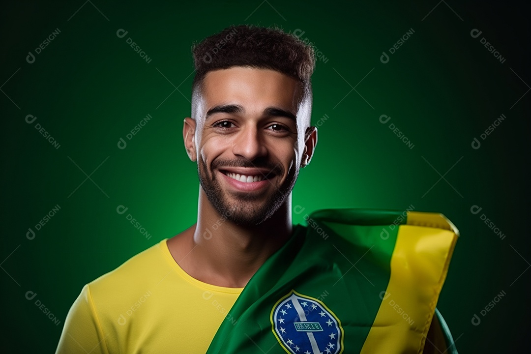 Homem sorridente em comemoração do 7 de setembro