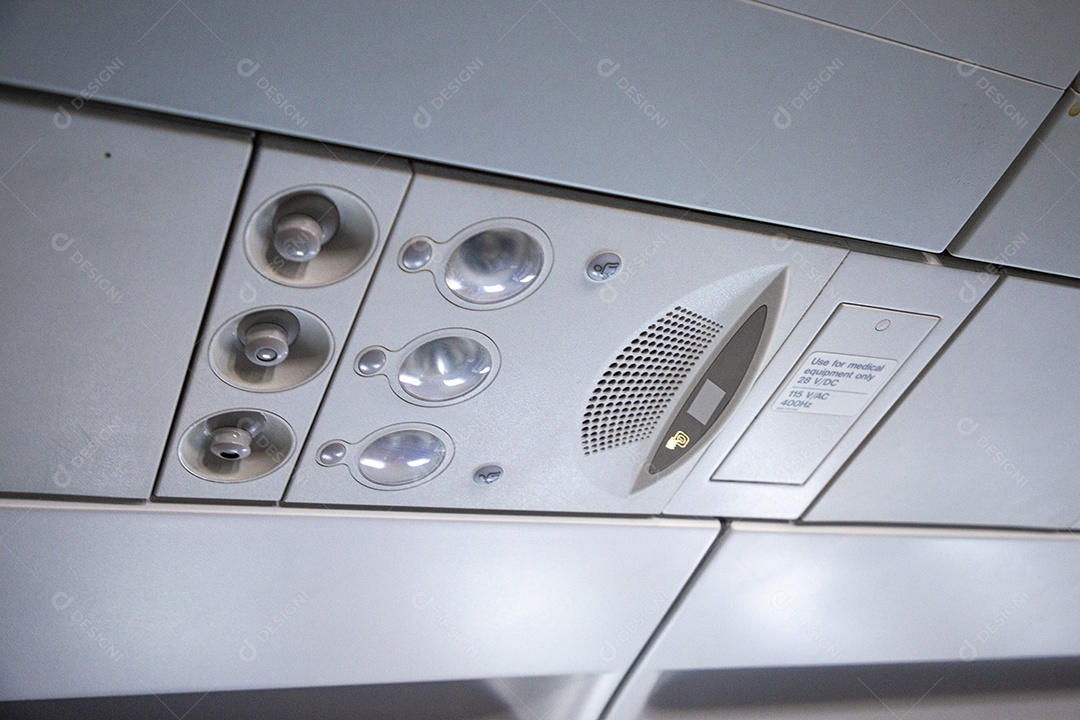 Botões de ajuste do ar condicionado do avião