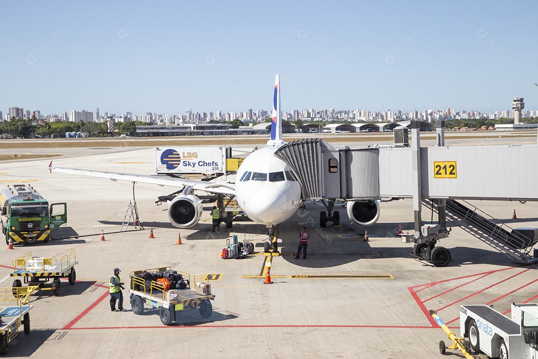 Vista do avião no aeroporto