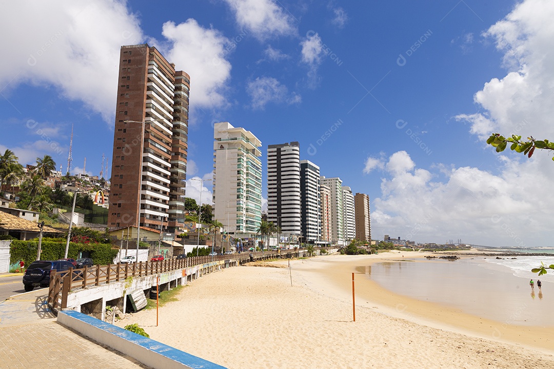 Vista dos prédios beira mar