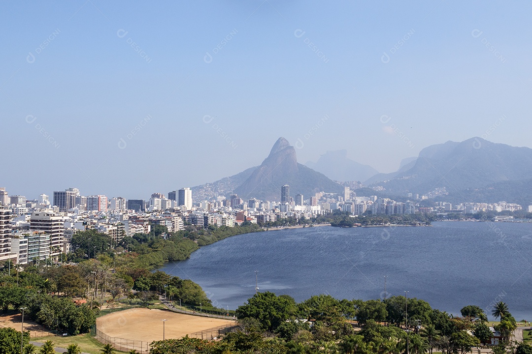 Vista da lagoa Rodrigo de Freitas no Rio de Janeiro Brasil