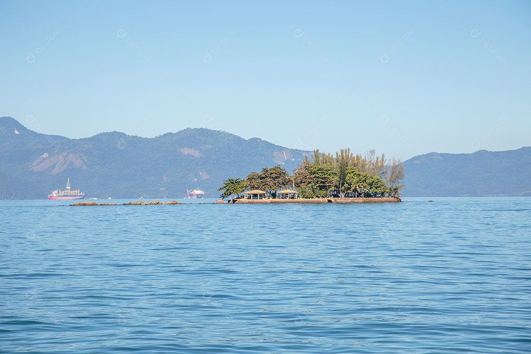 vista da grande ilha de Angra dos Reis, no Rio de Janeiro, Brasil.