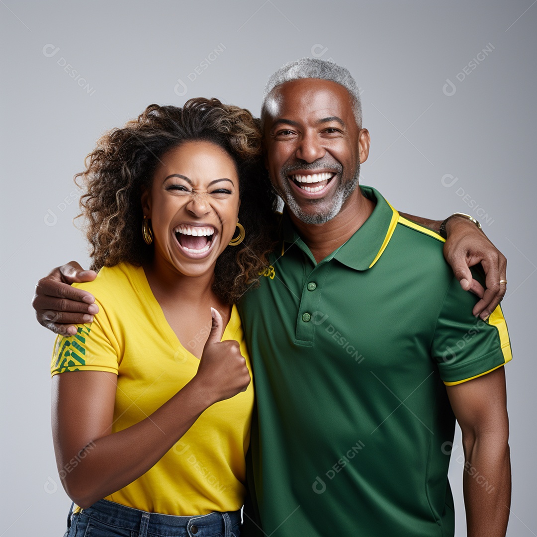 Casal comemorando Dia da Independência do Brasil