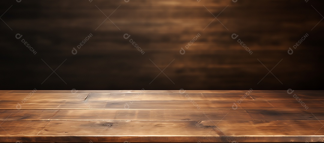 Mesa de madeira em branco no fundo da parede do quadro preto, maquete e exibição para produto