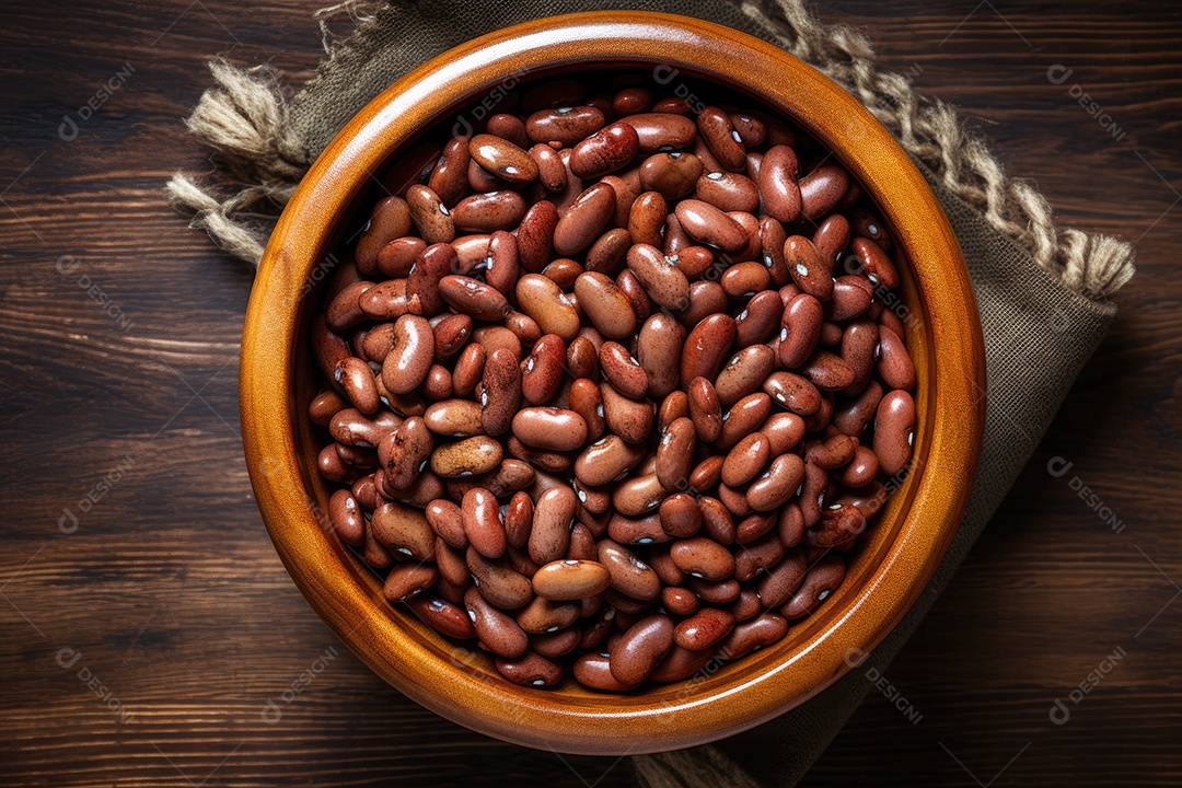 Grãos sobre uma tigela em uma mesa de madeira