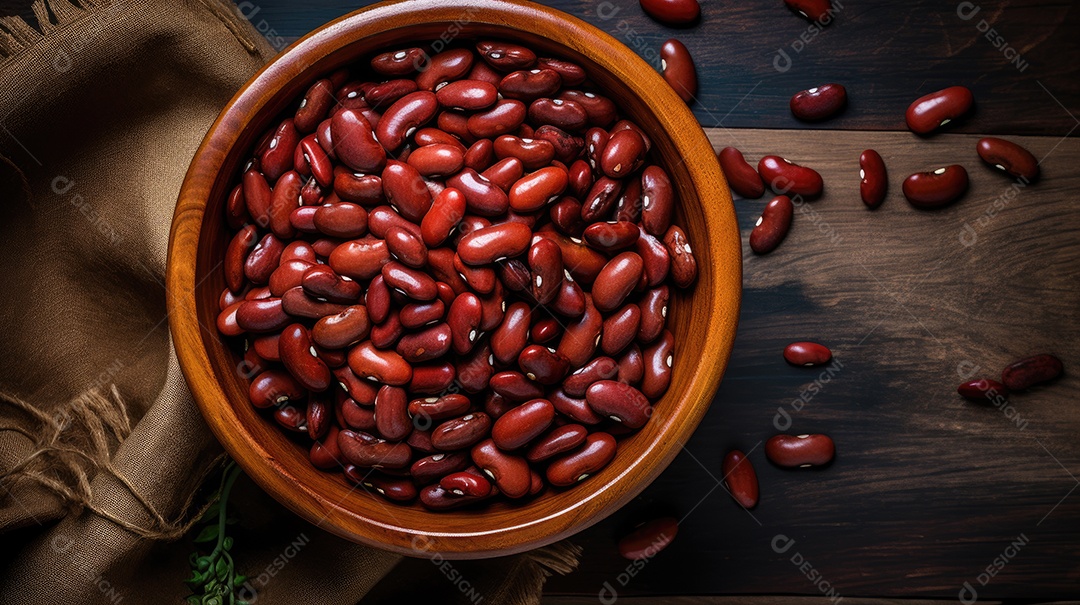 Grãos sobre uma tigela em uma mesa de madeira