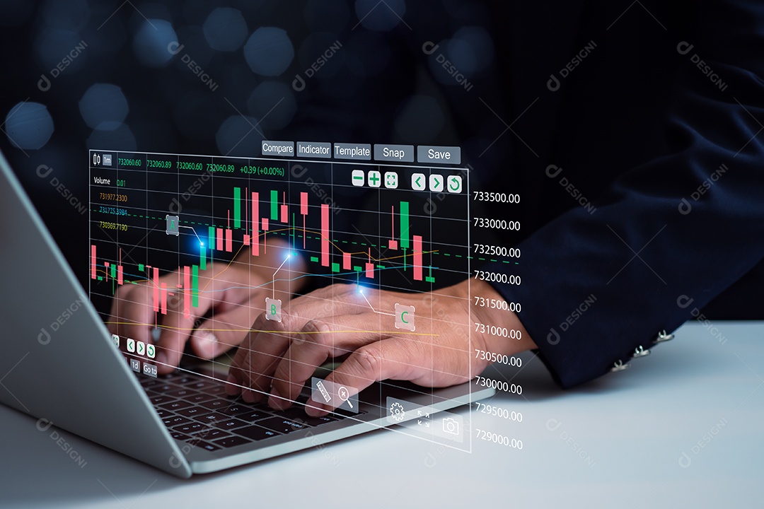 Empresário usando computador para investimento, investimento e finanças