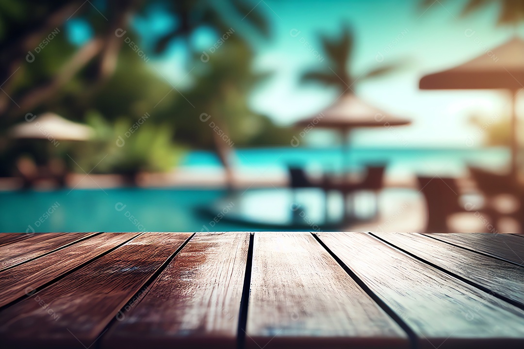 Abstrato tampo de mesa de madeira vazia em branco sobre piscina turva no fundo do resort, férias de verão