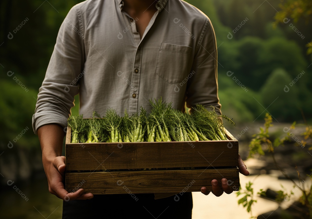 Verduras sobre uma caixa de madeira em uma mesa de madeira