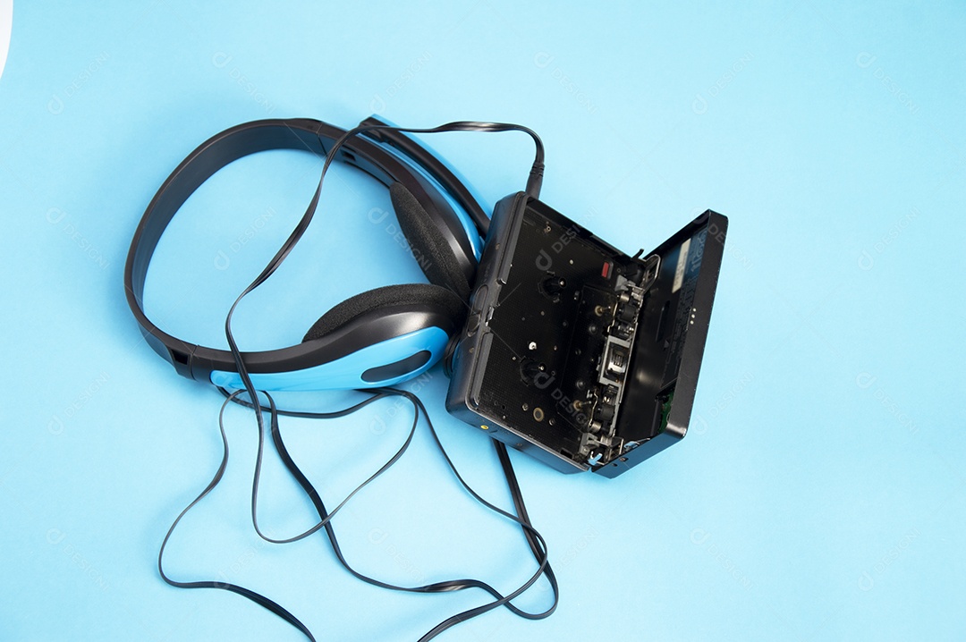 Os toca fitas portáteis tornaram se populares em todo o mundo na década de 90