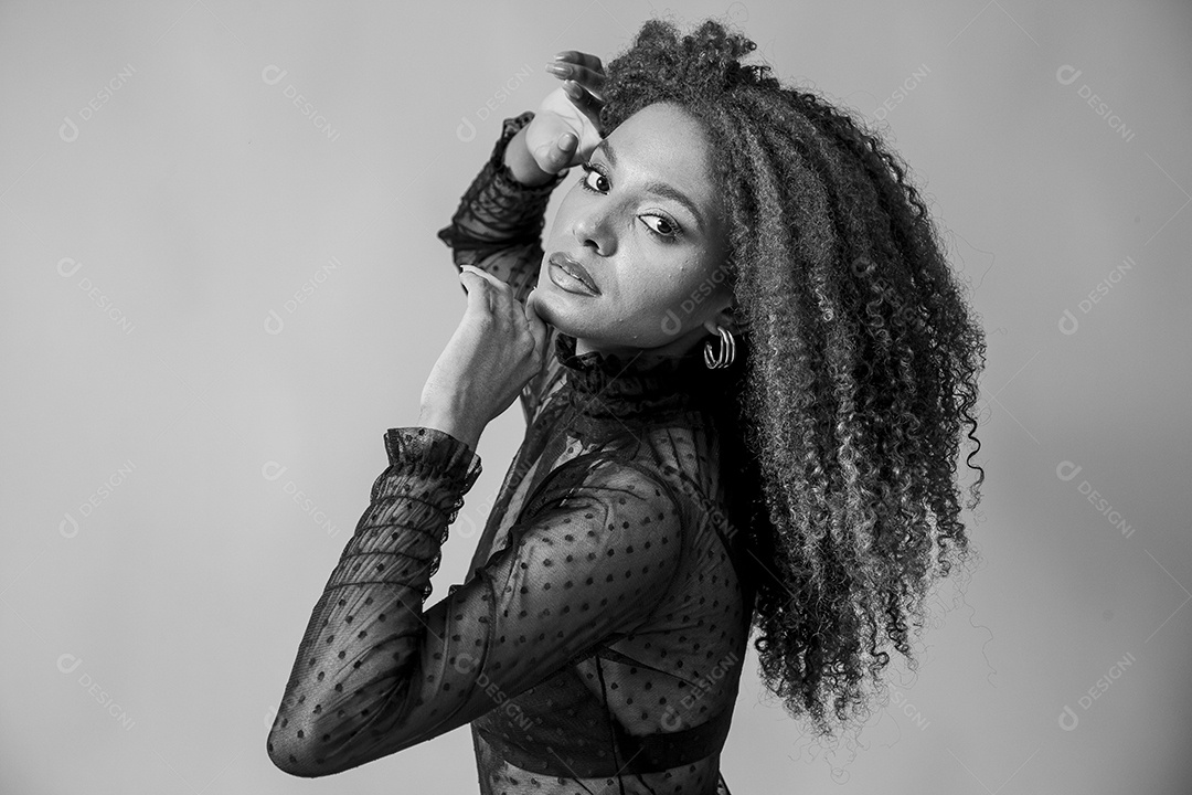 Linda mulher em sessão de fotos sensual