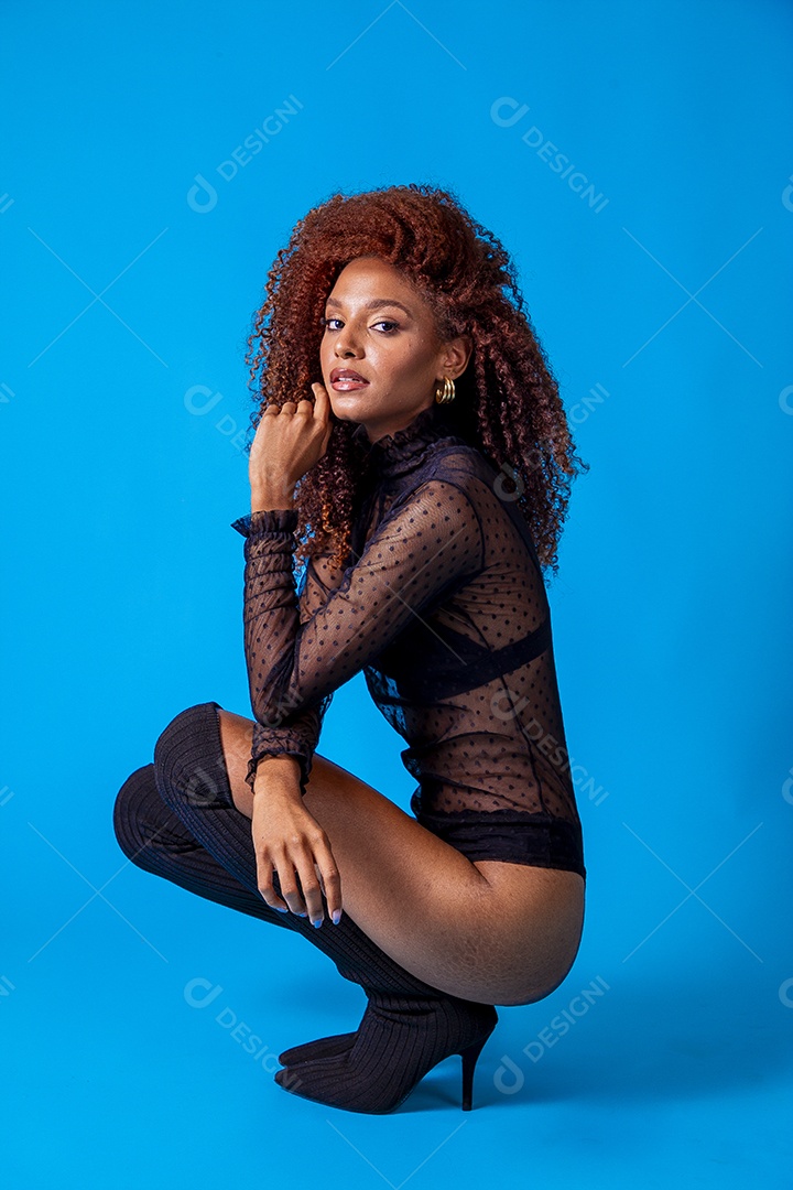 Linda mulher em sessão de fotos sensual