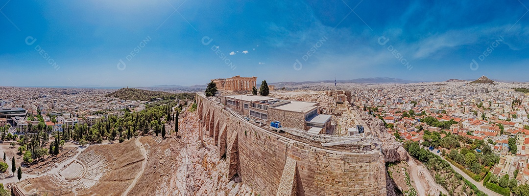 Vista aérea da Acrópole e do Partenon, em Atenas, Grécia.